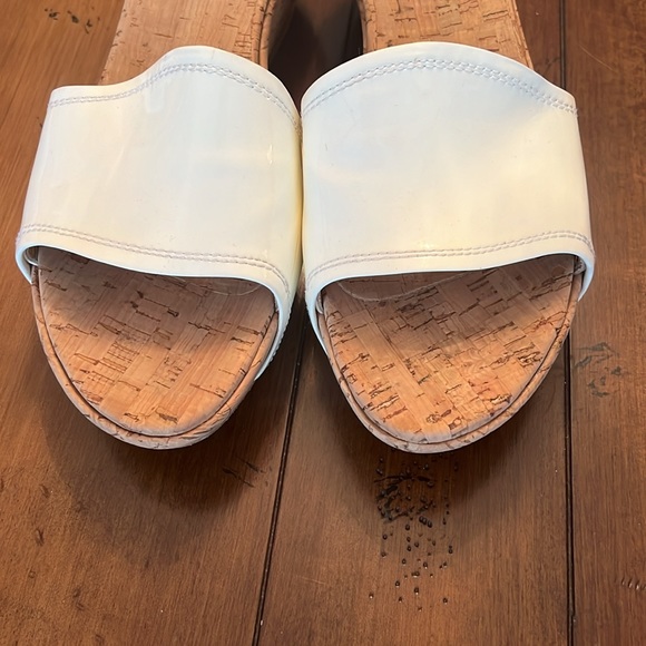 Stuart Weitzman white patent leather wedges size 41 - Picture 7 of 7